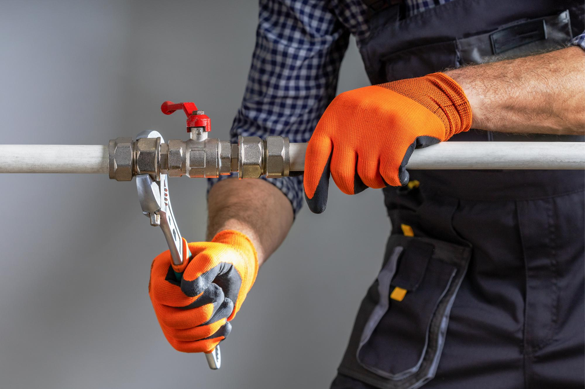 Dépannage plomberie - Réparation de fuite sur raccord, flexible, siphon